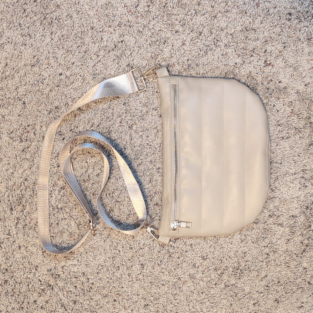 New York Style Beige Crossbody Bag Gold Hardware Travel Satchel - Picture 3 of 9